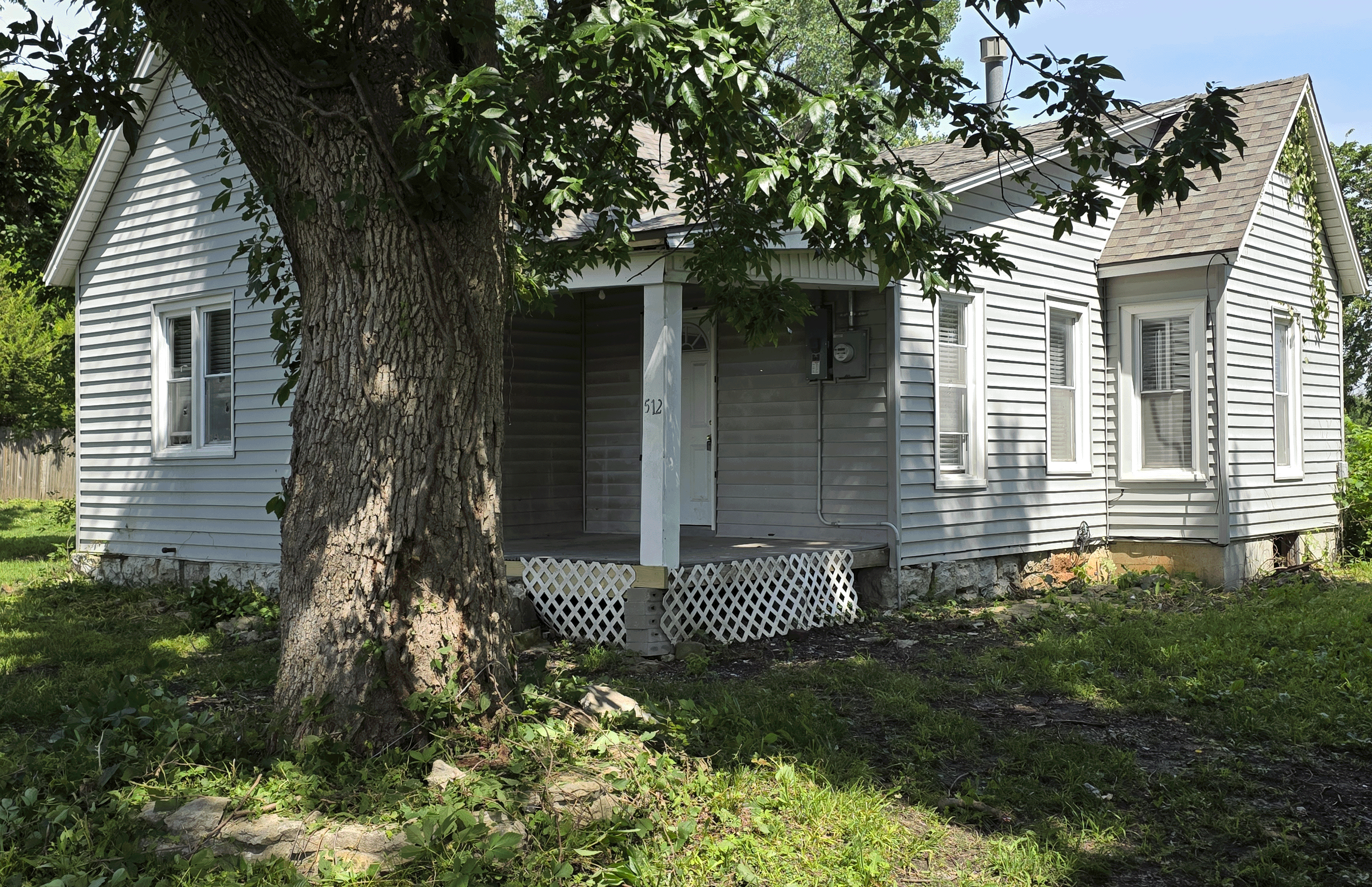 512 W Nelson